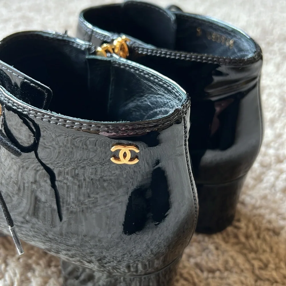 CHANEL 15A Black Patent Leather Side Lace Ankle Boots. - Picture 3 of 6